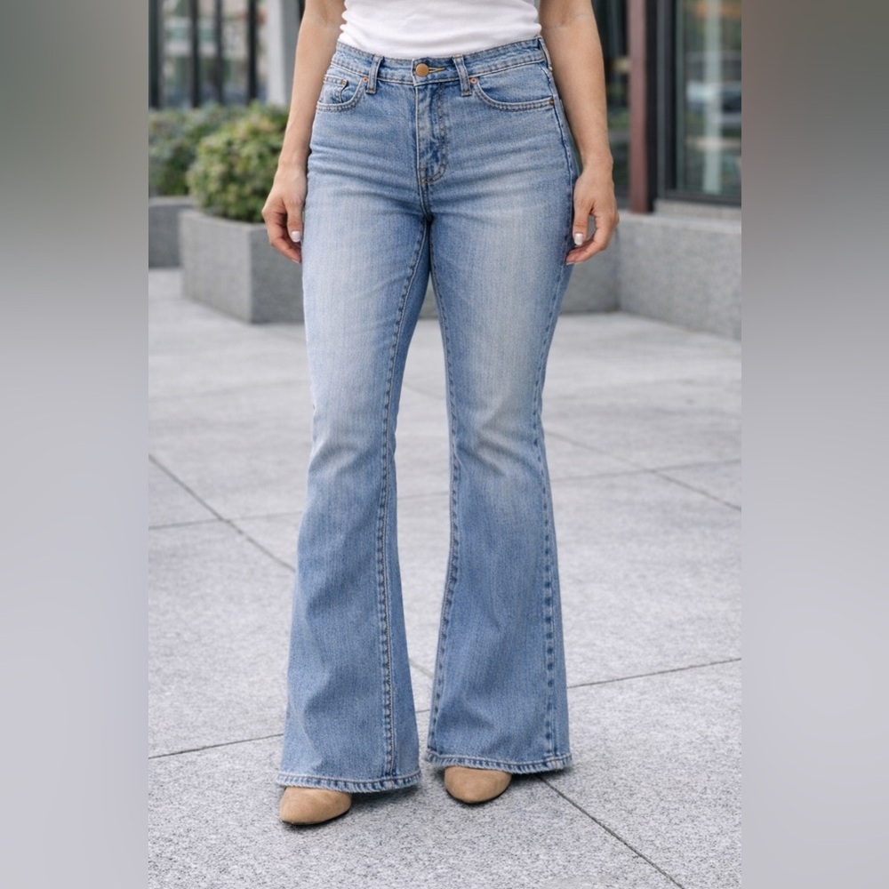 Vintage SO stretch jeans women’s sz 9 Average light wash flare